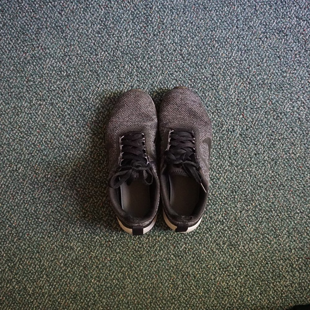 Black & gray men's Nike shoes